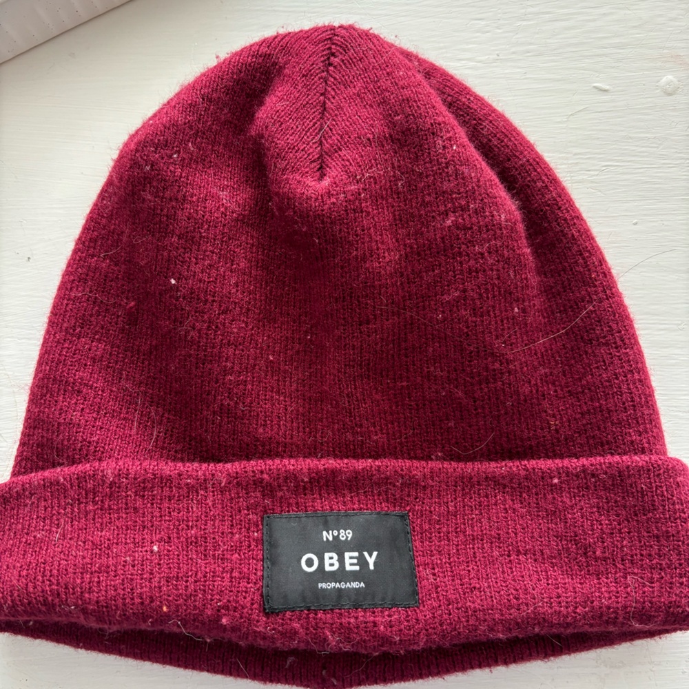 Obey toque
